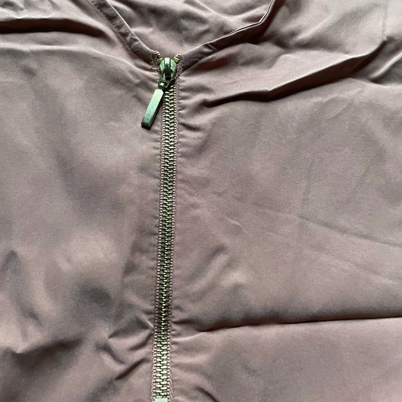 ✨free when bundled✨ Zip Front Blouse - Picture 2 of 6